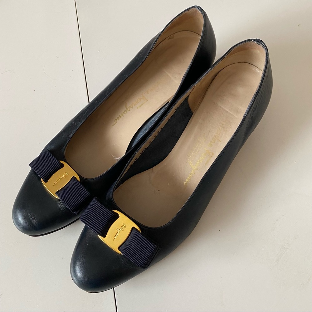[ferragamo] blue pumps